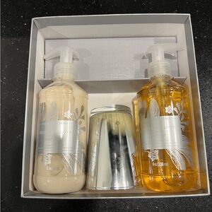 William Sonoma frosted clove soap/candle set